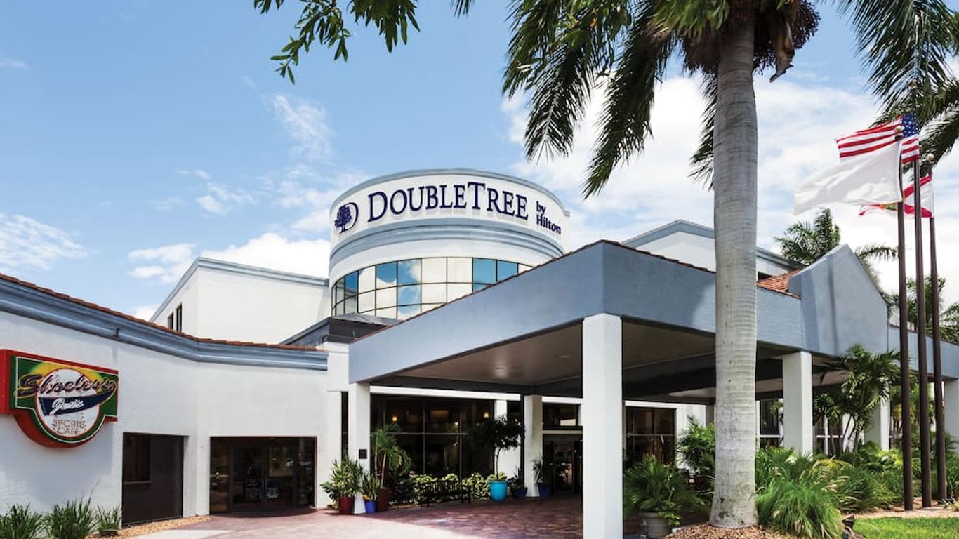 DoubleTree by Hilton Fort Myers at Bell Tower Shops