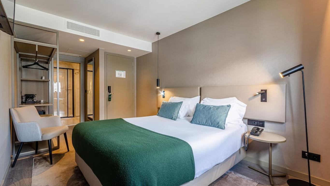 Omid Saldanha Hotel