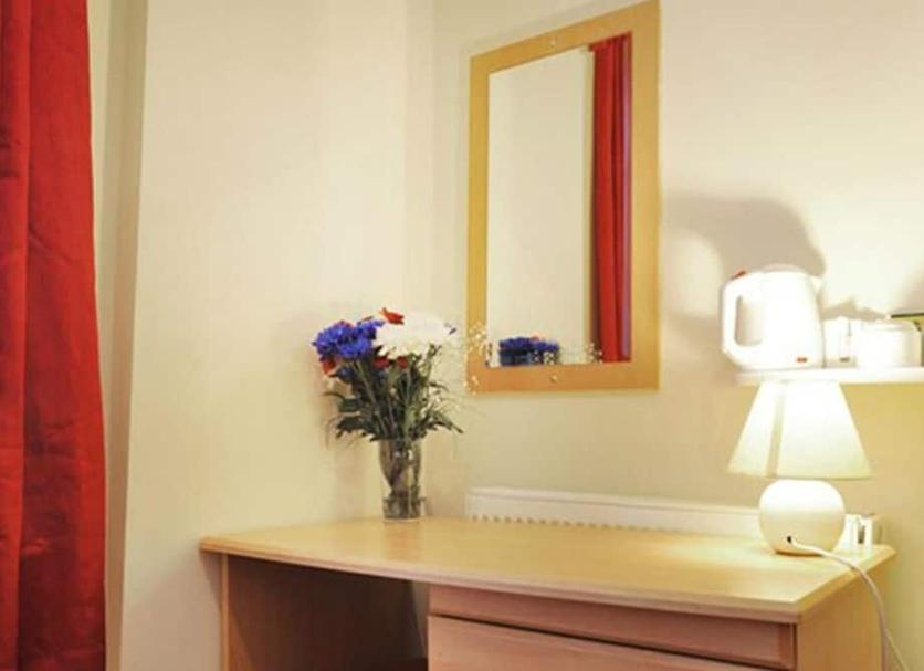 Comodidade do quarto Foto