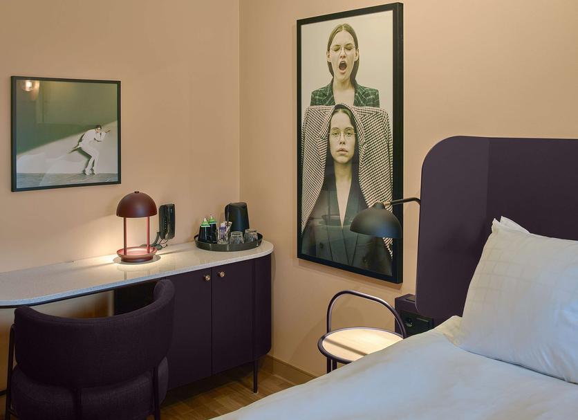 Comodidade do quarto Foto