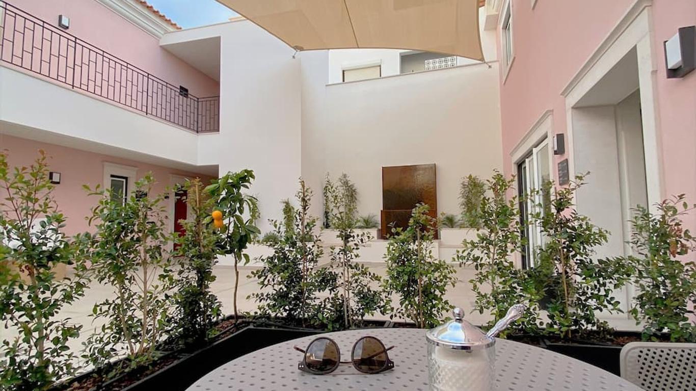 Cardeal Suites & Apartments