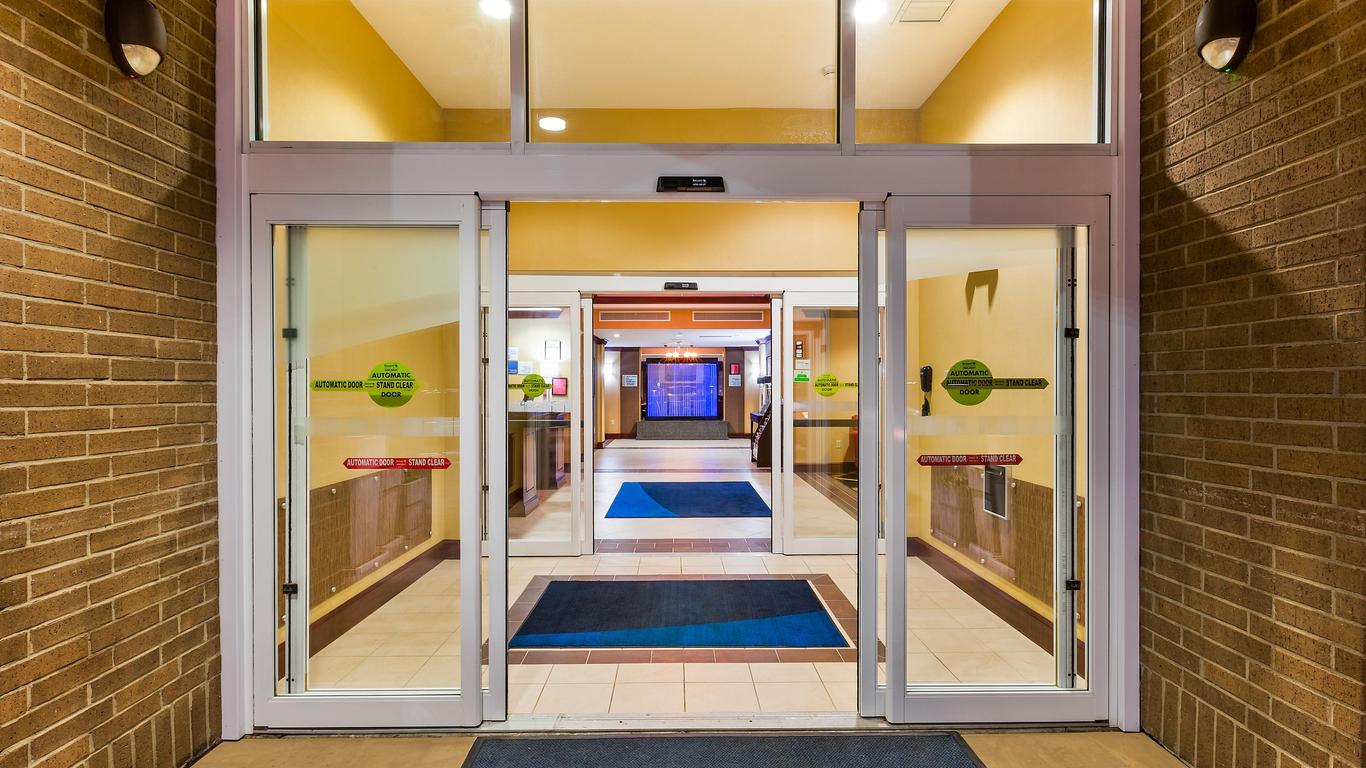 Holiday Inn Express & Suites Salina