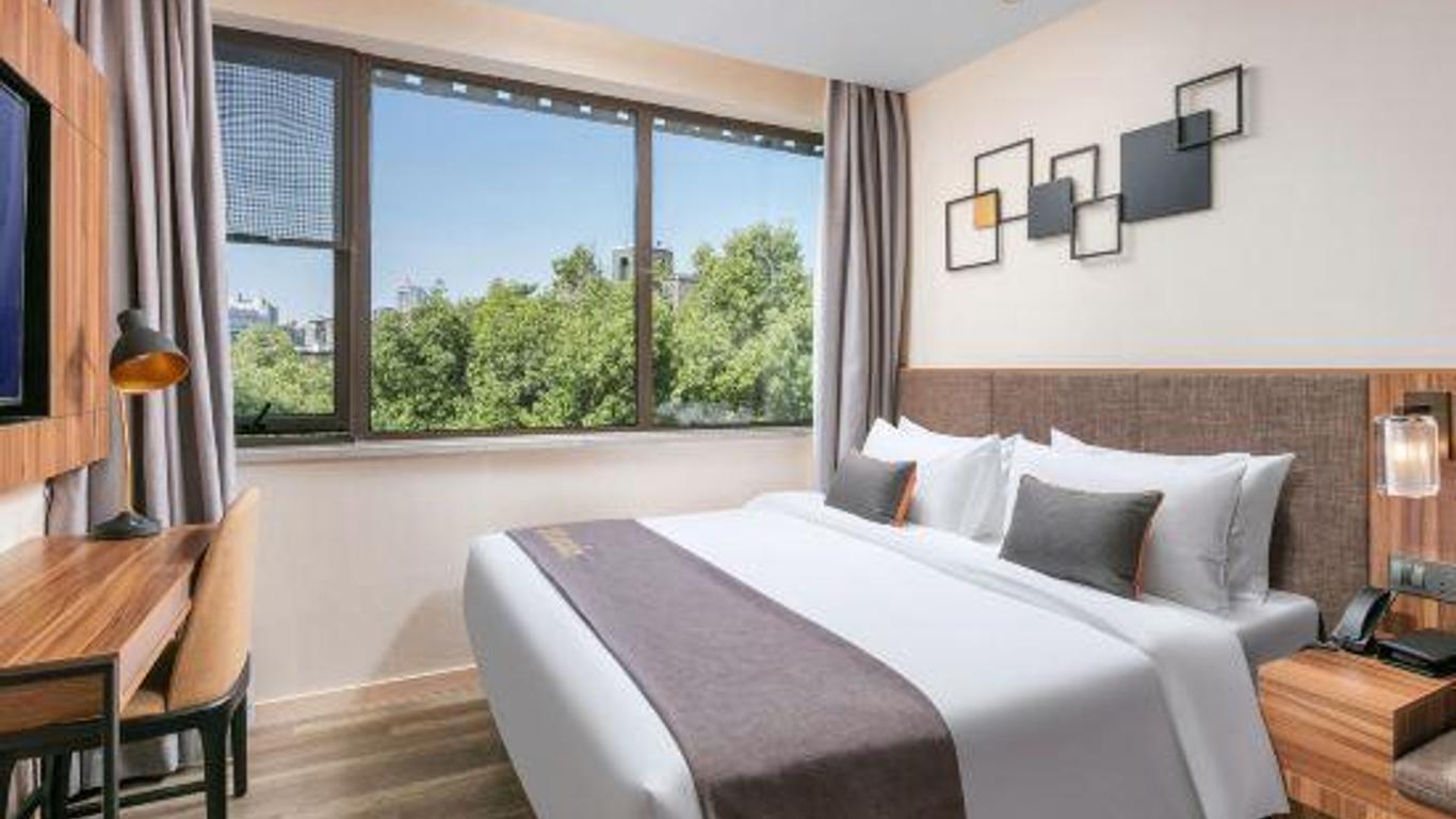 Home Inn Plus Hangzhou West Lake Lakeside Hefang Pedestrian Street