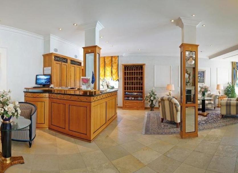 Hall Foto