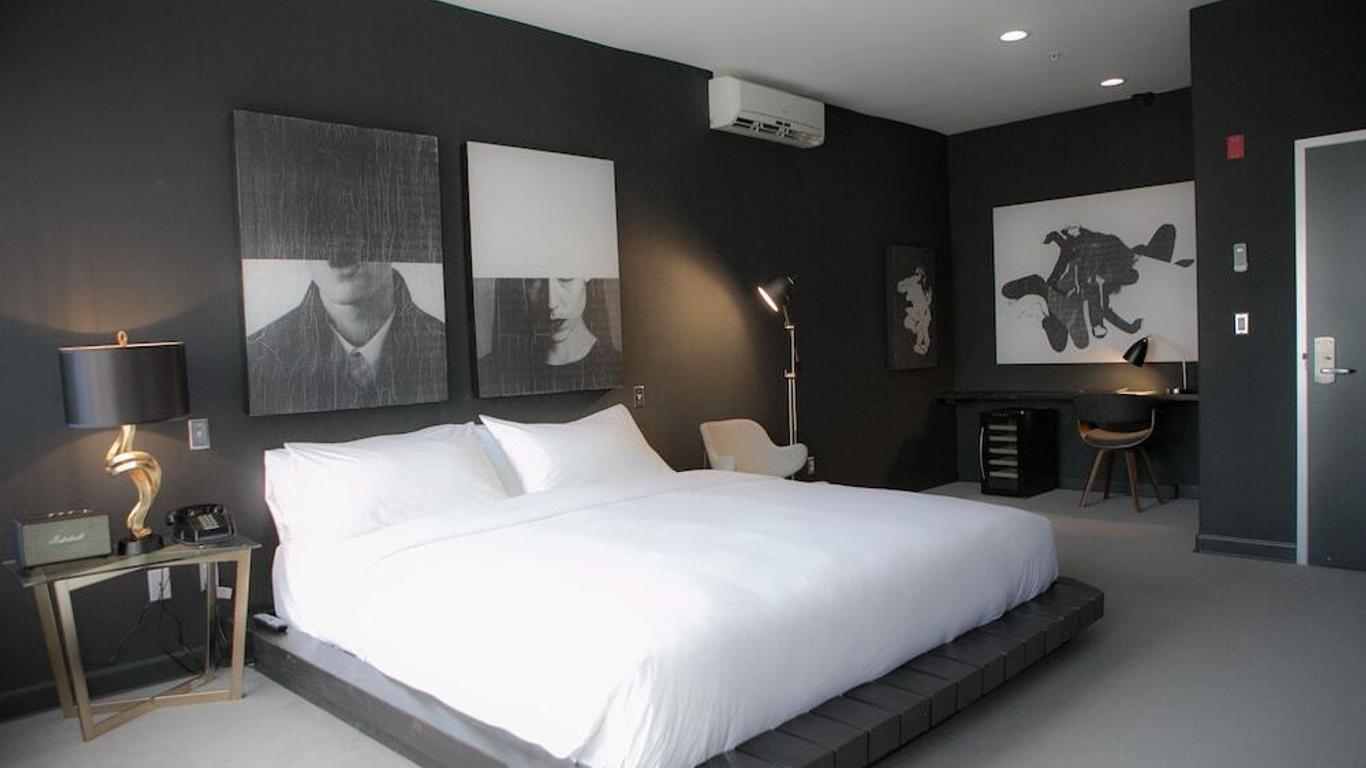 Tuck Hotel