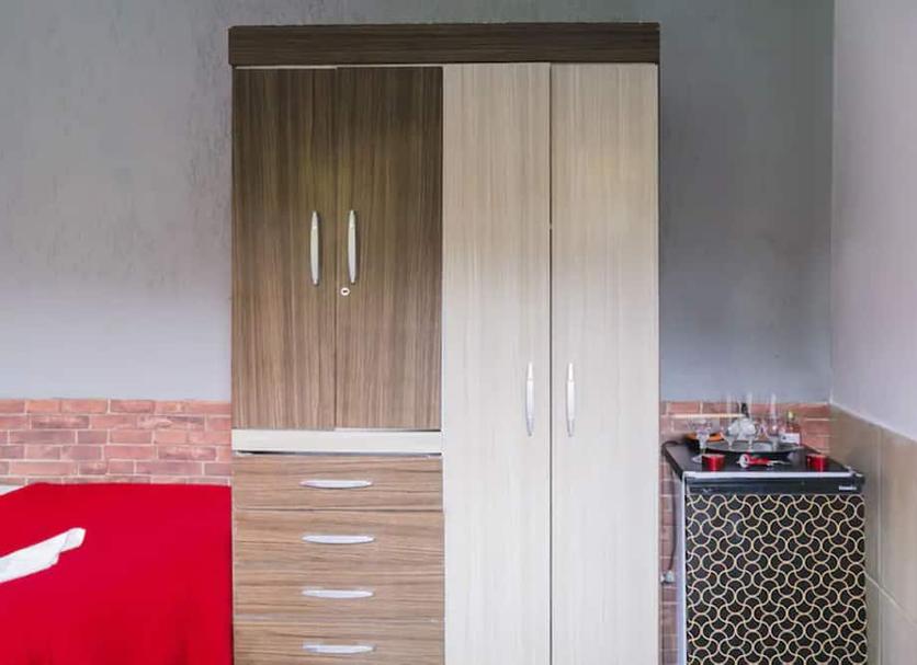 Comodidade do quarto Foto
