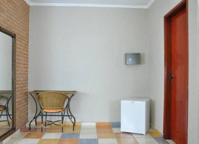 Comodidade do quarto Foto