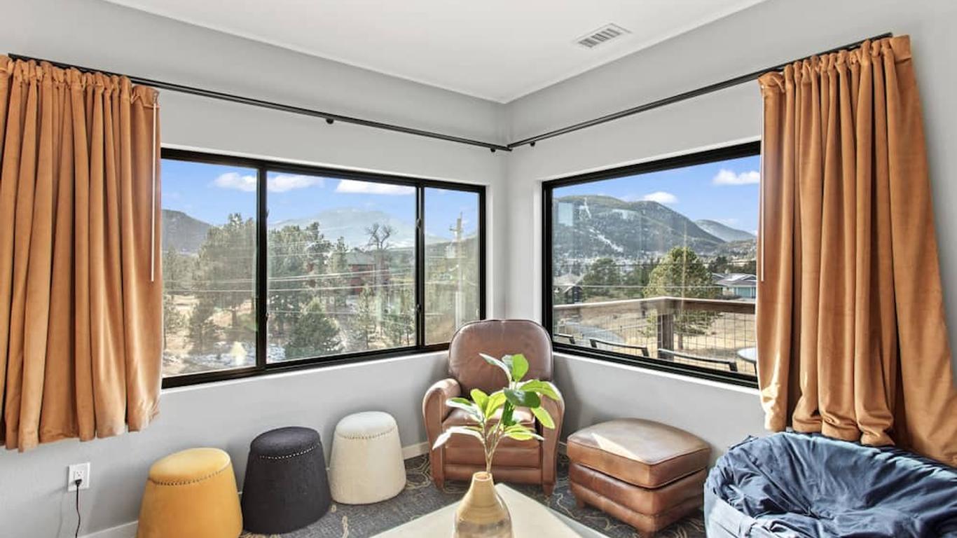 Coyote Mountain Lodge