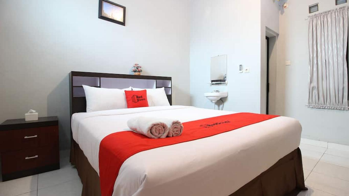 RedDoorz Plus @ Hotel Star 88