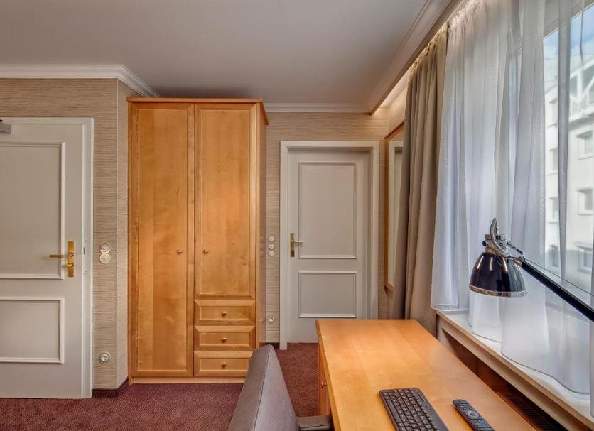 Comodidade do quarto Foto