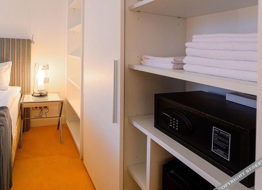 Comodidade do quarto Foto