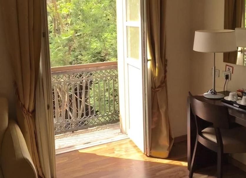 Comodidade do quarto Foto