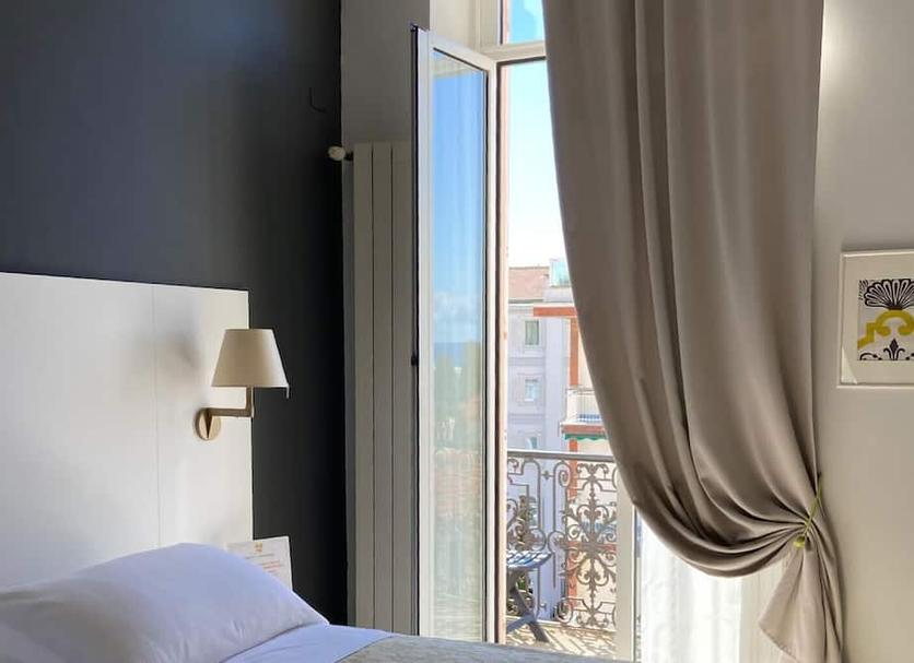 Comodidade do quarto Foto