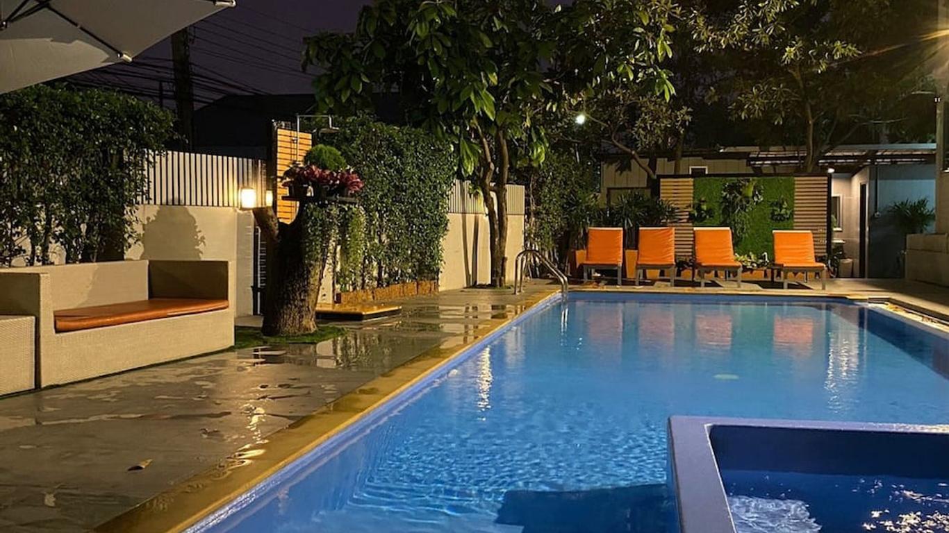 Crystal Suites Suvarnabhumi Airport