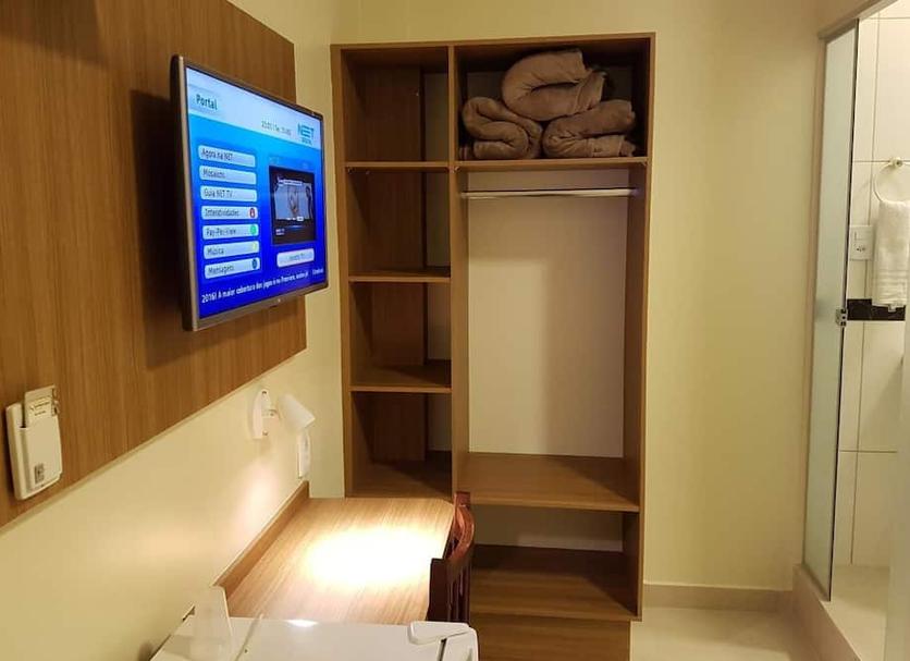 Comodidade do quarto Foto