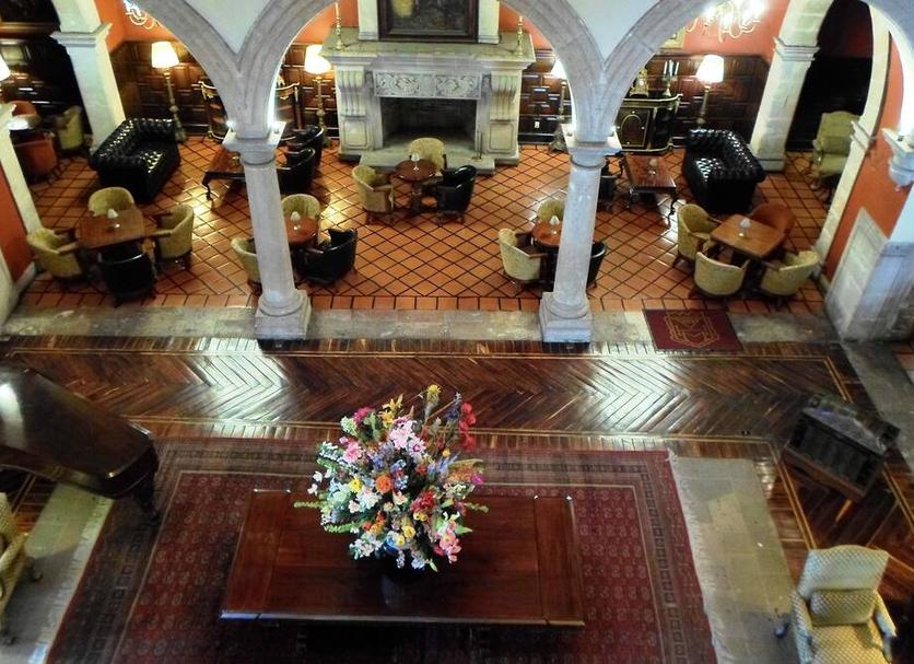 Hall Foto