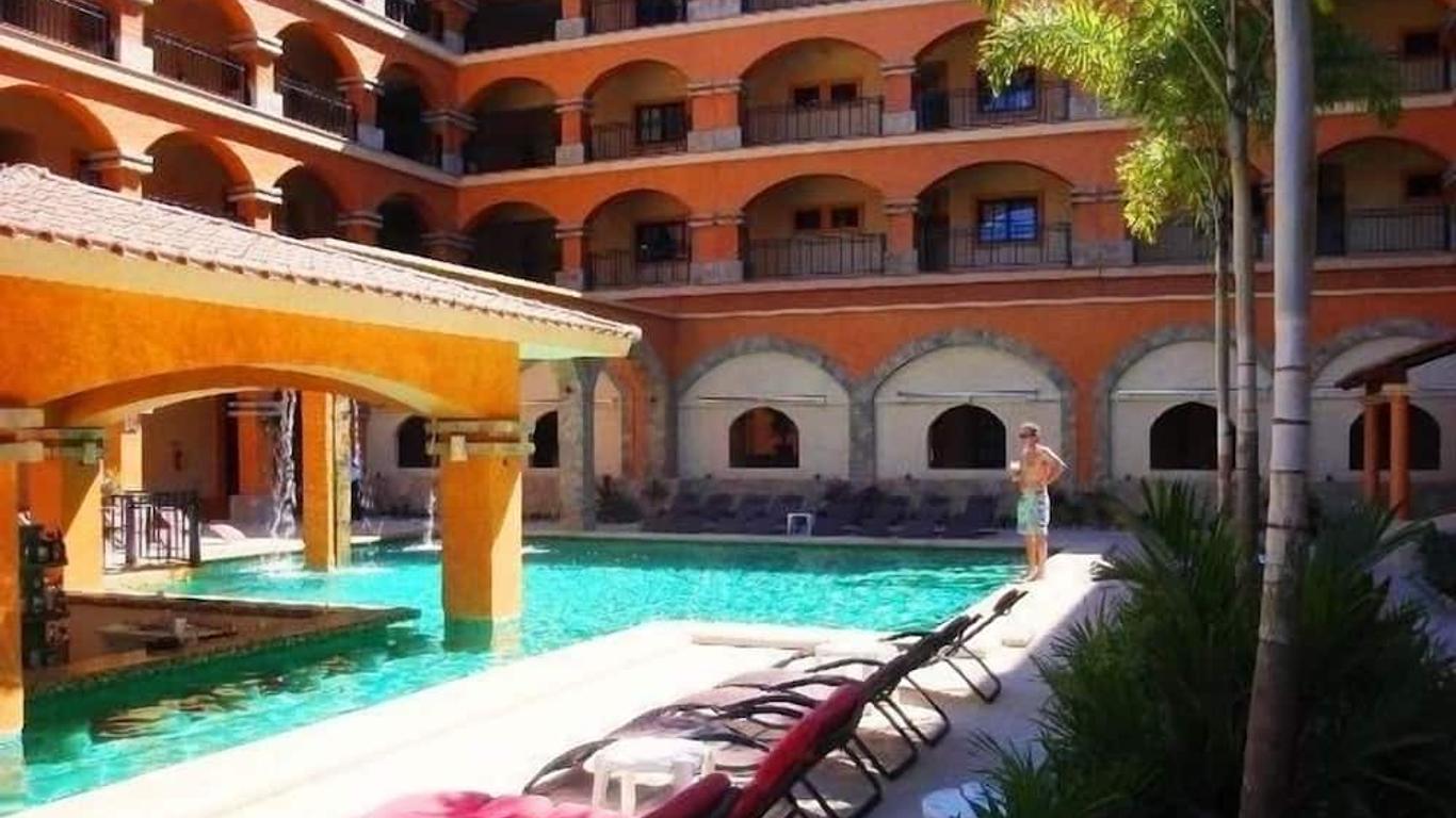 Marina Park Plaza Huatulco Condohotel