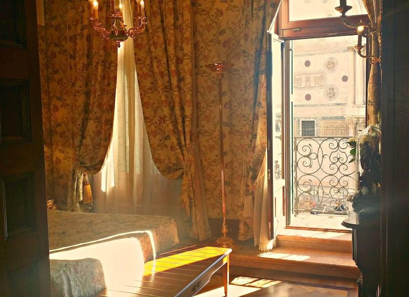 Comodidade do quarto Foto