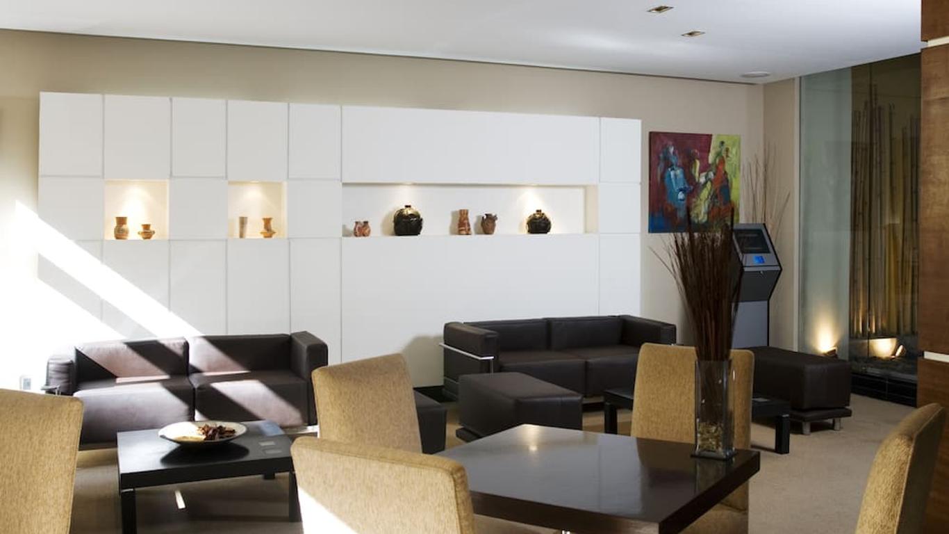 Recoleta Uriburu by Ayres