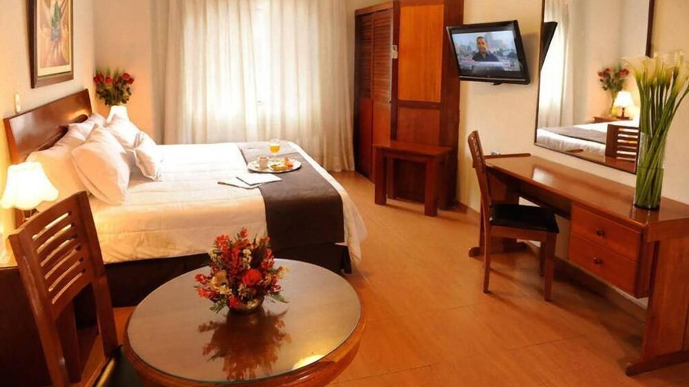 Epiqus Hotel