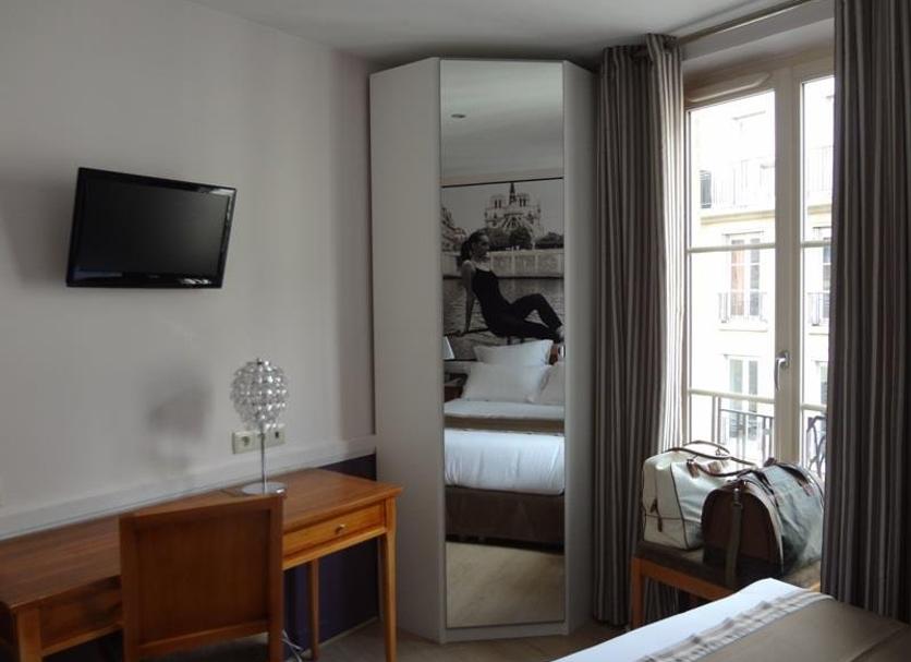 Comodidade do quarto Foto