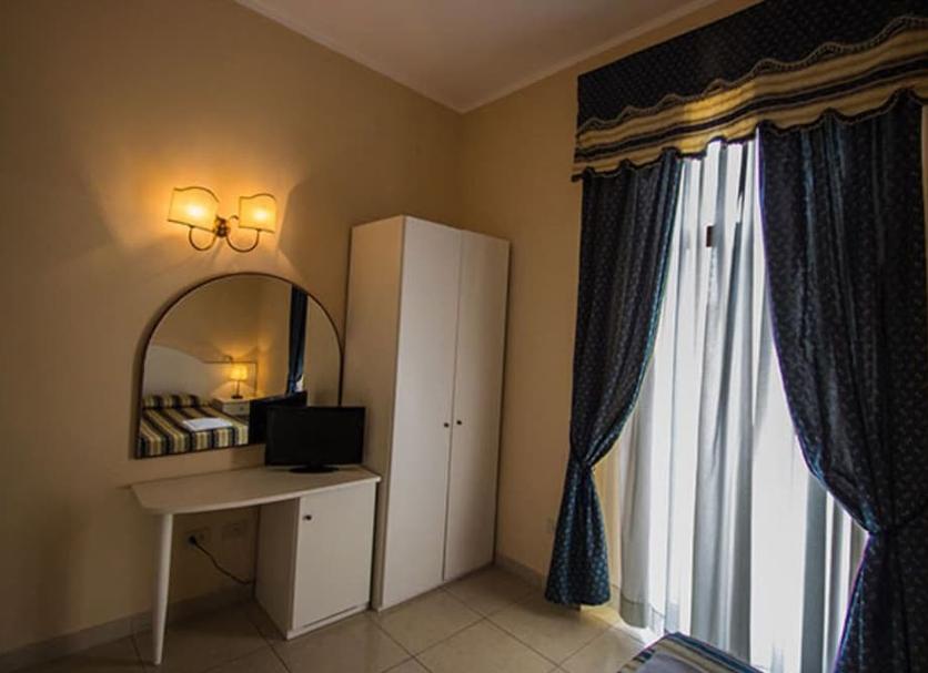 Comodidade do quarto Foto
