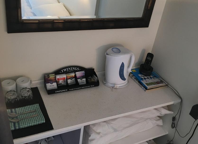 Comodidade do quarto Foto