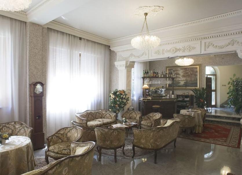 Hall Foto
