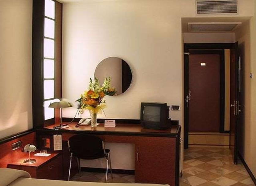 Comodidade do quarto Foto