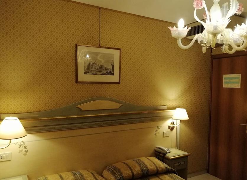 Comodidade do quarto Foto