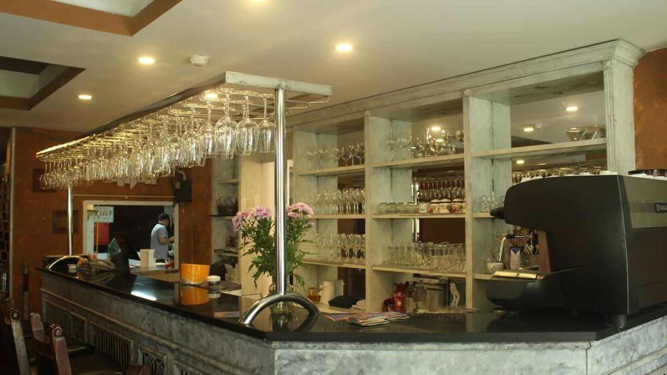 Crown Diamond Hotel
