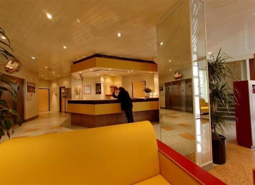 Hall Foto