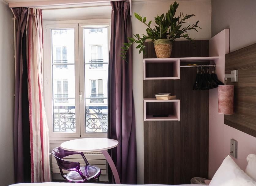 Comodidade do quarto Foto