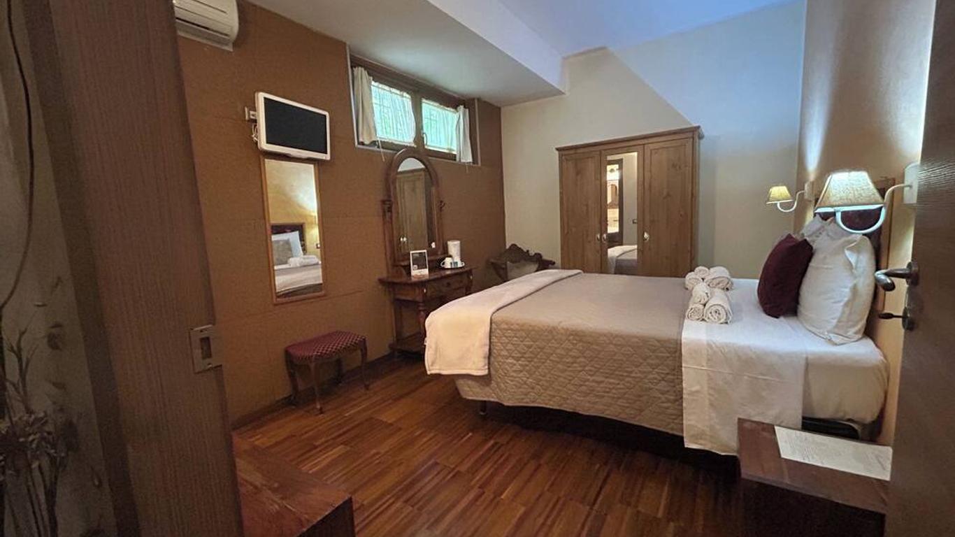 Aurelia Garden Gold B&B
