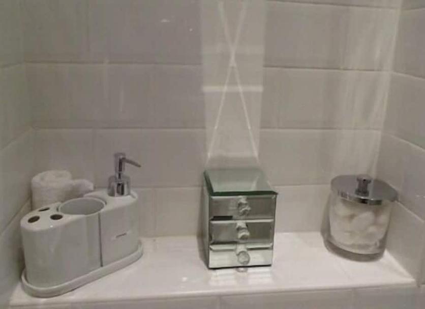Comodidade do quarto Foto