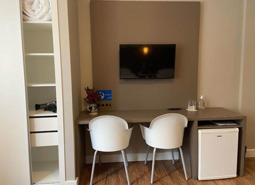 Comodidade do quarto Foto