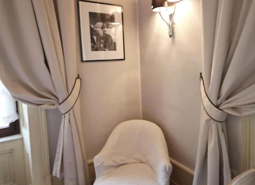 Comodidade do quarto Foto