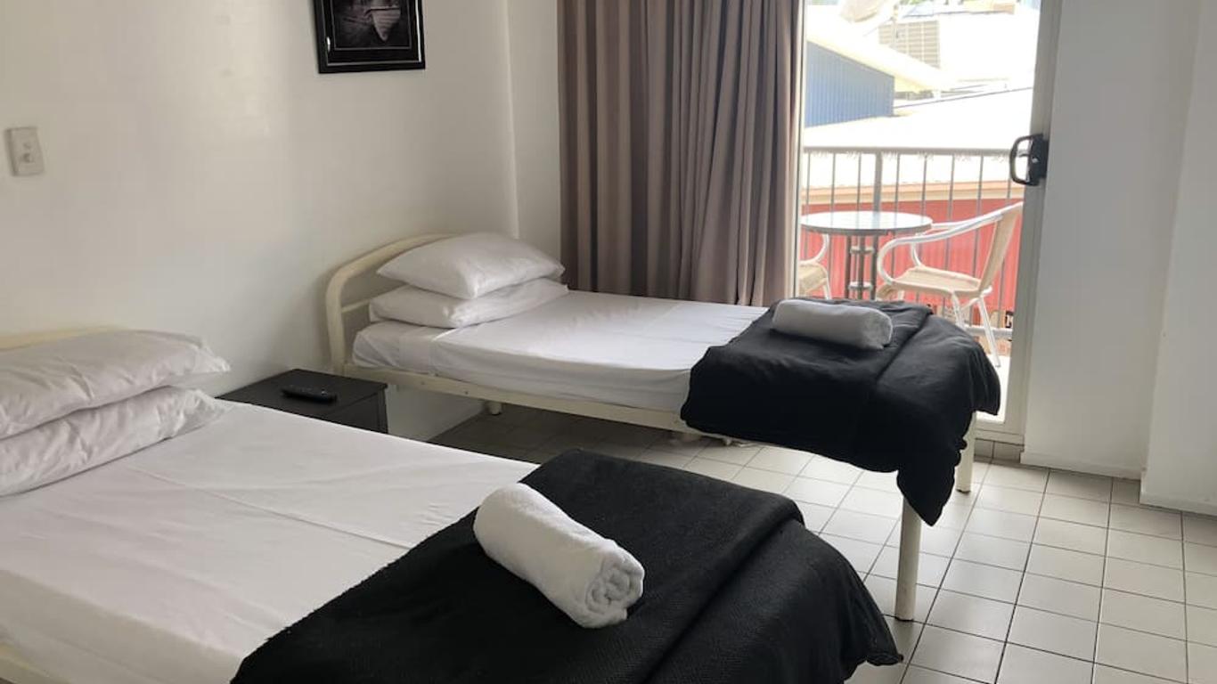 Airlie Waterfront Motel Accommodation
