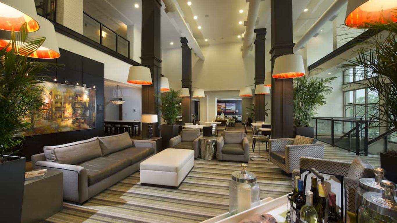 HIlton Garden Inn Charleston Waterfront/Downtown