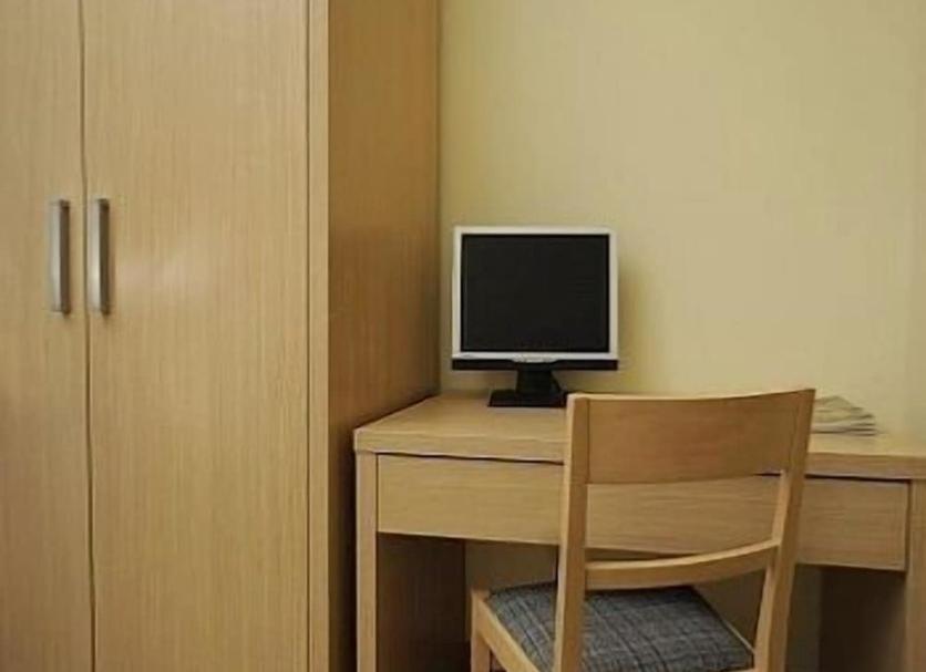 Comodidade do quarto Foto