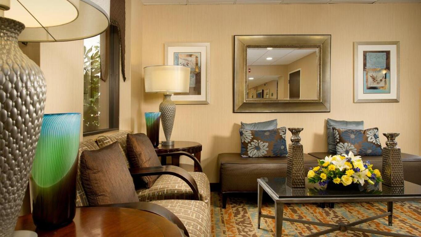 Holiday Inn Express Fairfax - Arlington Boulevard By IHG