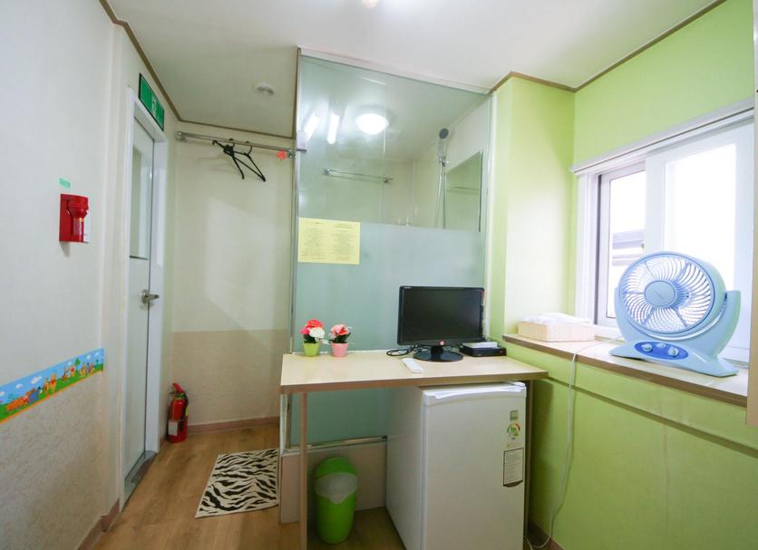 Comodidade do quarto Foto
