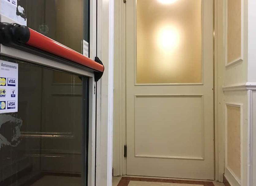 Comodidade do quarto Foto