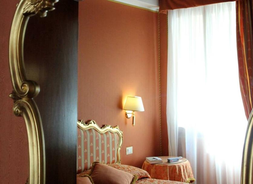 Comodidade do quarto Foto
