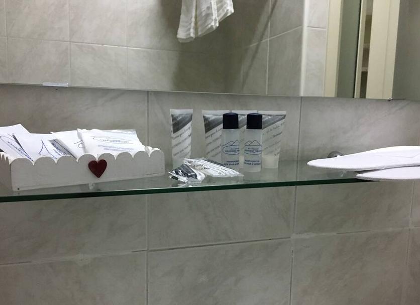 Comodidade do quarto Foto