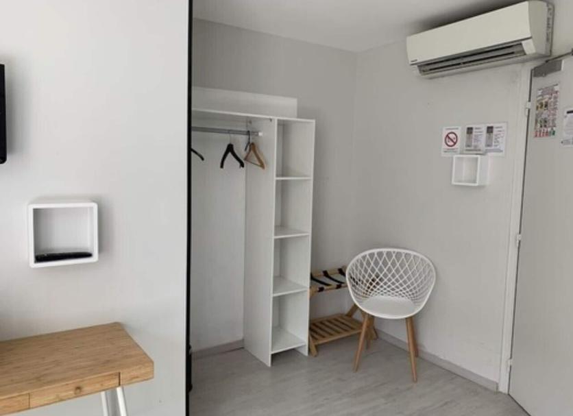 Comodidade do quarto Foto