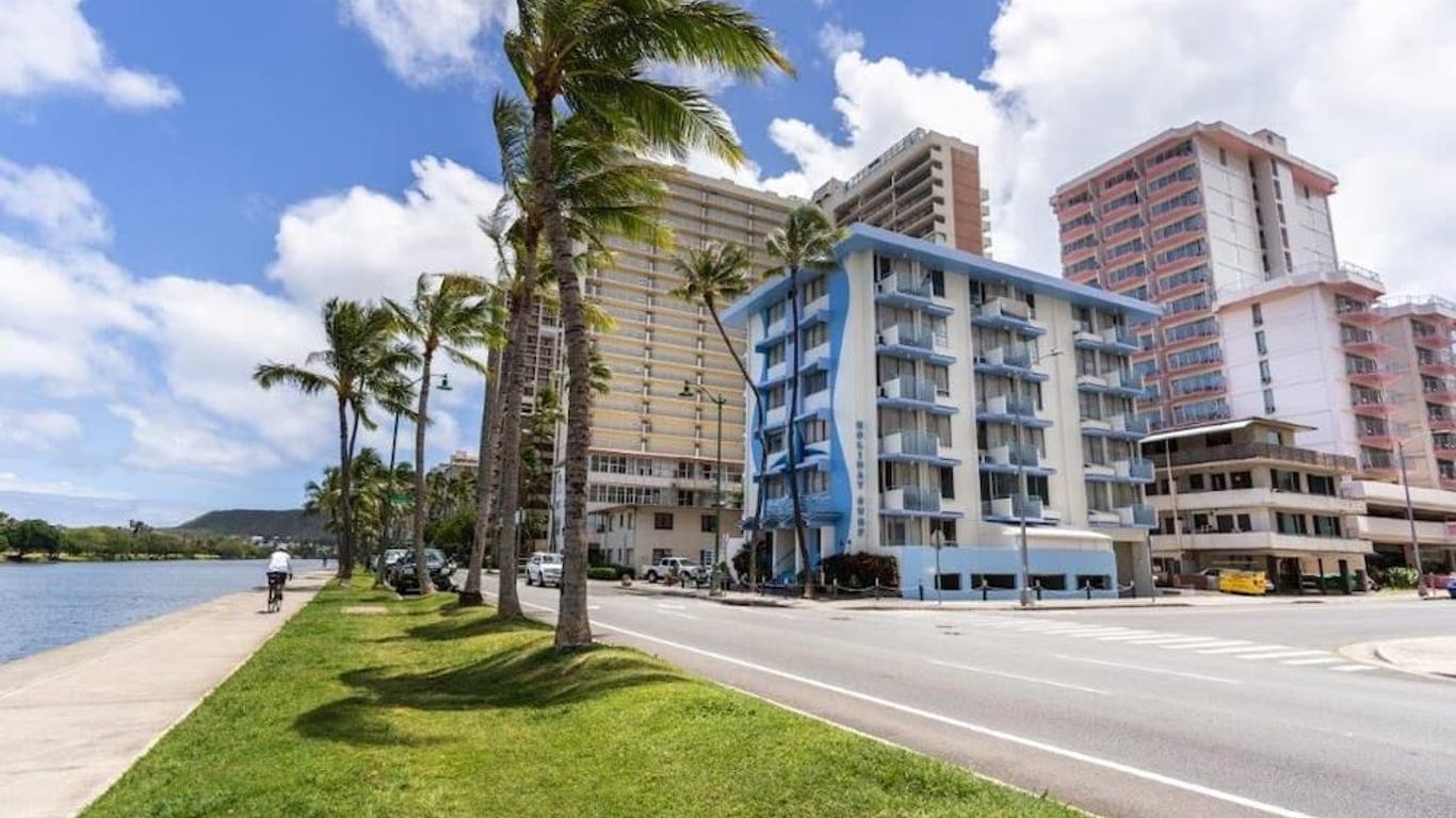 Holiday Surf Hotel (with full kitchen)