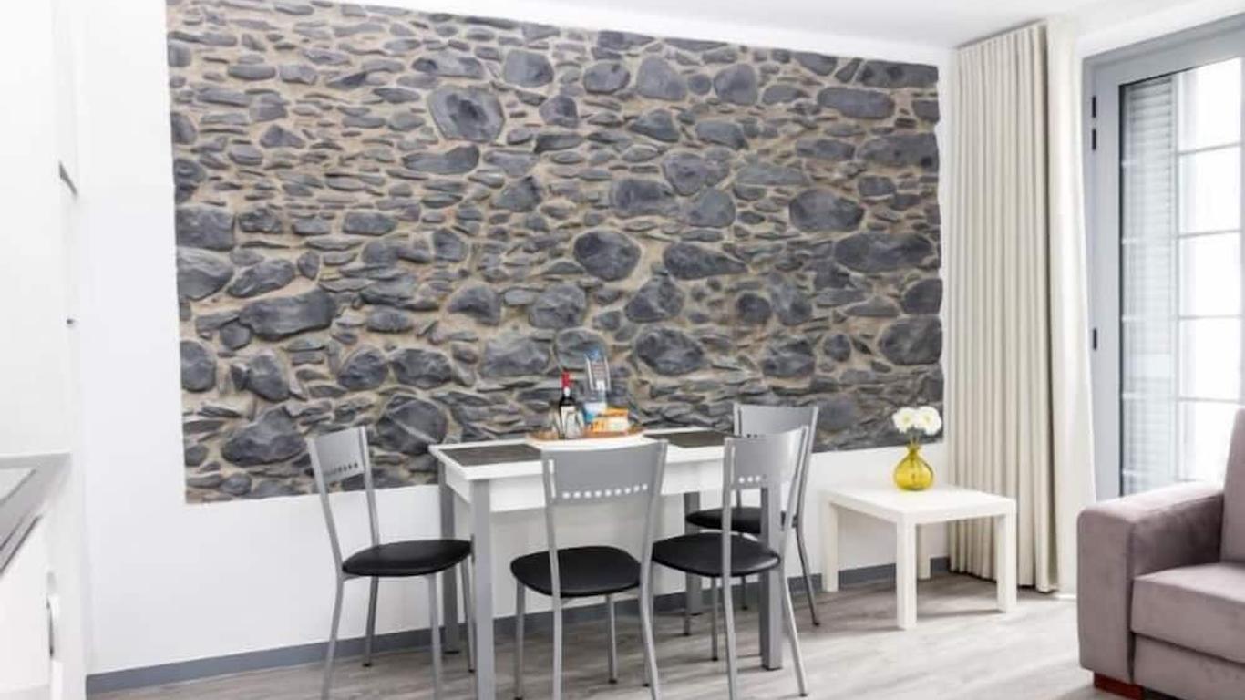 Apartamentos Funchal by Petit Hotels