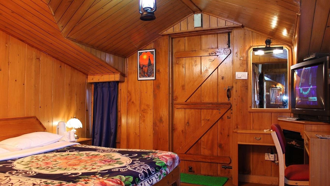 Snow King Retreat- Himalayan view , Revolving Restaurant , Pinewood Cottages , Huts , Villas , Rooms , Hydro Pool , Karaoke Music , DJ Night