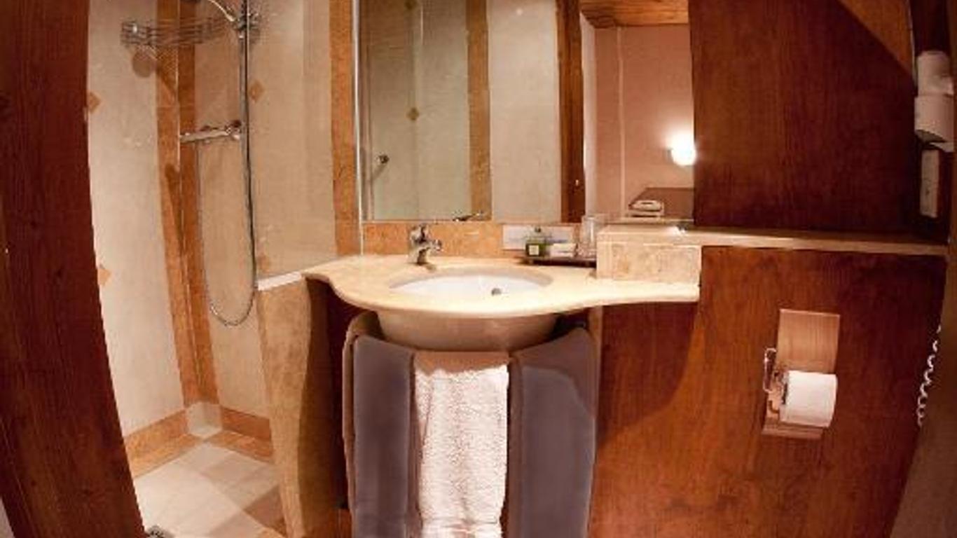 Logis Hotel Le Sapin Fleuri